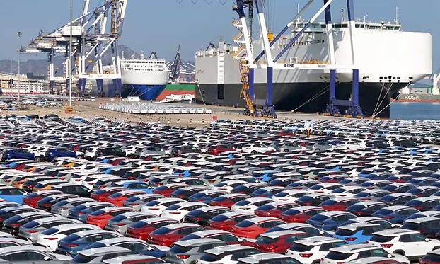 Терминал в порту Янтай, провинция Шаньдун, 10 января 2024 г. В 2023 году Китай экспортировал 4.91 миллиона автомобилей.