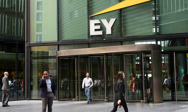 EY приобрела больше крупных клиентов в Германии, несмотря на фиаско с Wirecard
