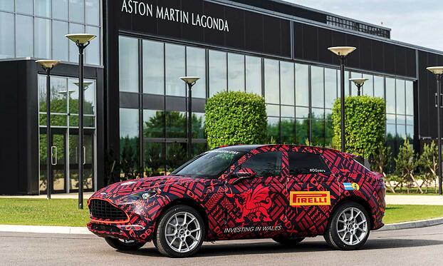 Компании Aston Martin необходимо выпустить еще £80 млн. обеспеченных облигаций, чтобы обеспечить продажи своей новой модели DBX, изображенной на фотографии.