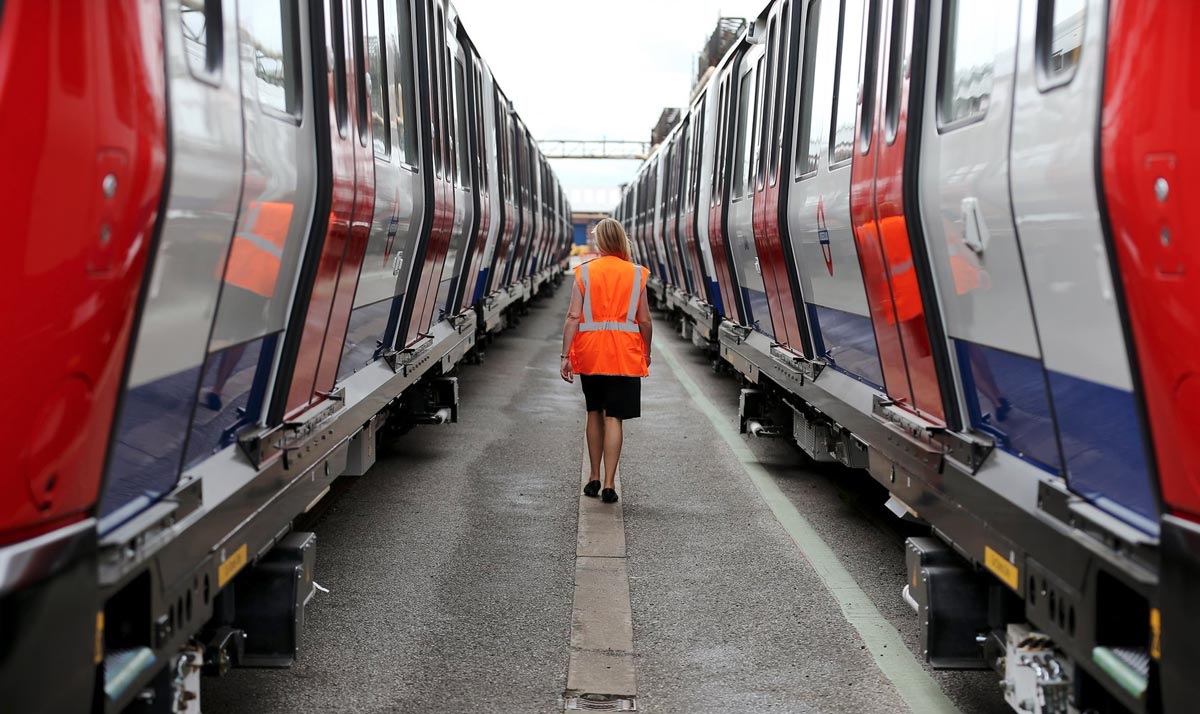 Новые вагонные составы. Великобритания оказалась последний из 34 стран-членов ОЭСР в расходах на транспортное оборудование.