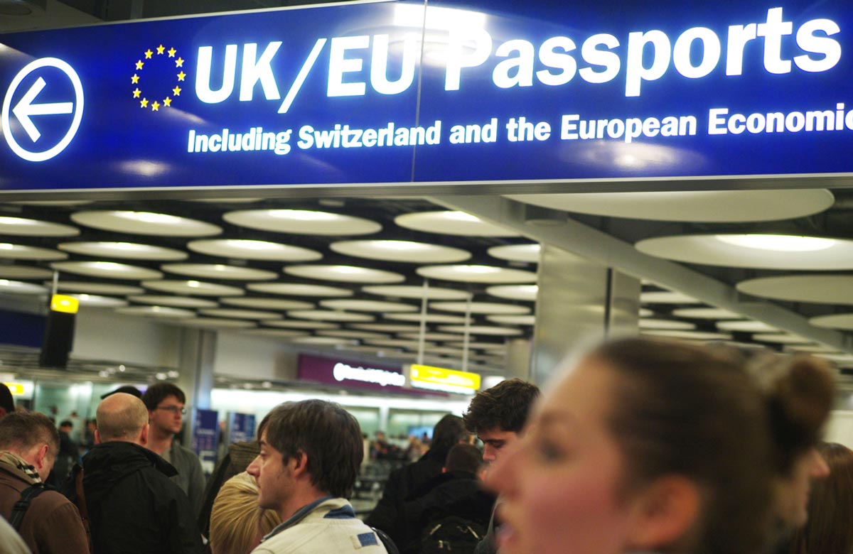 Тереза Мэй прекращает свободное перемещение работников из ЕС в Великобританию.