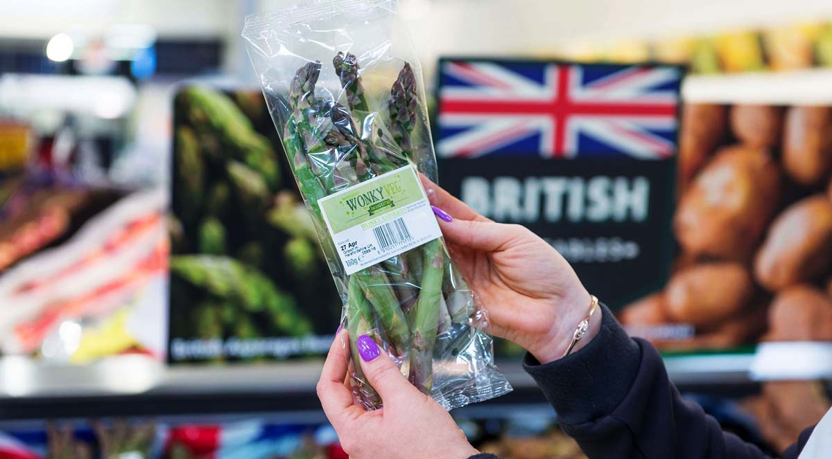 Morrisons продает один из самых дорогих в Великобритании овощей - спаржу - всего за £1