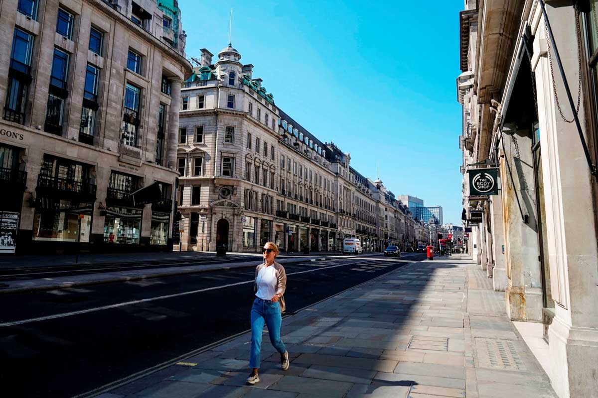 Пустующая Regent Street (центральная торговая улица Лондона) во время пандемии. Ритейлерам пришлось адаптировать свою бизнес-модель во время локдаунов.