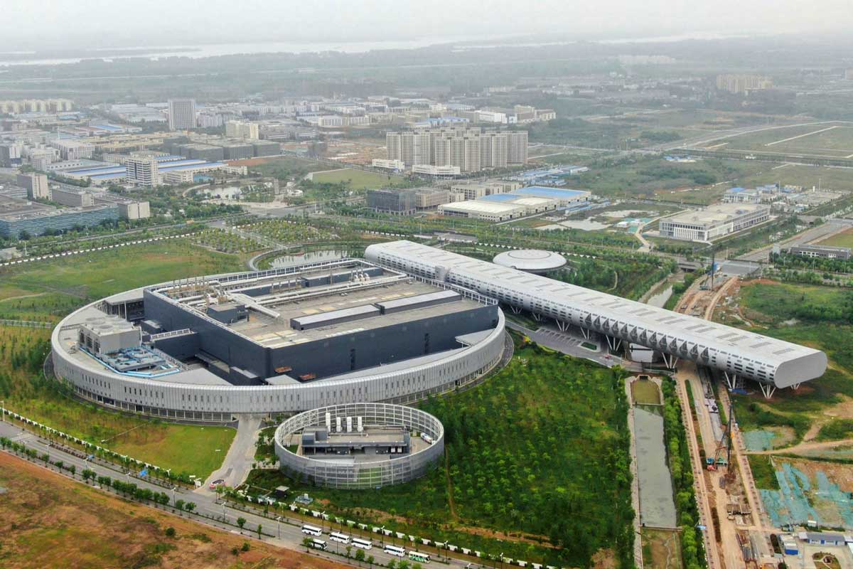 Фабрика TSMC в Китае. Компания построила фабрику для производства 3-нм микрочипов, которые предположительно будут до 70% быстрее, чем те, что производятся сейчас.