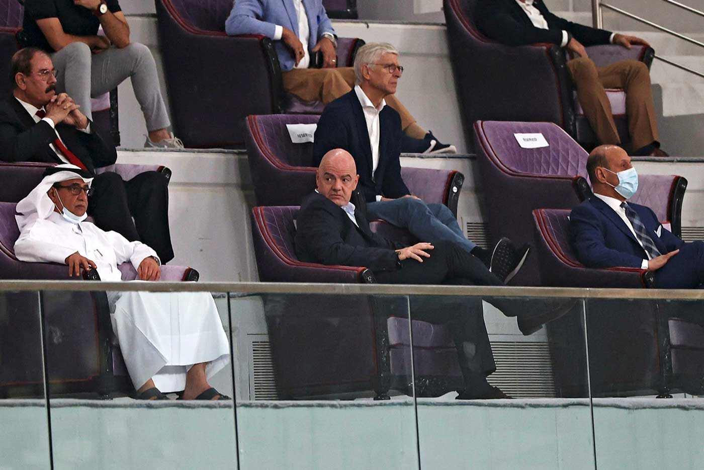 Президент ФИФА Джанни Инфантино (Gianni Infantino) в центре и выше него Арсен Венгер (Arsène Wenger). Инфантино сообщил, что может форсировать проведение голосования в декабре 2021 года.