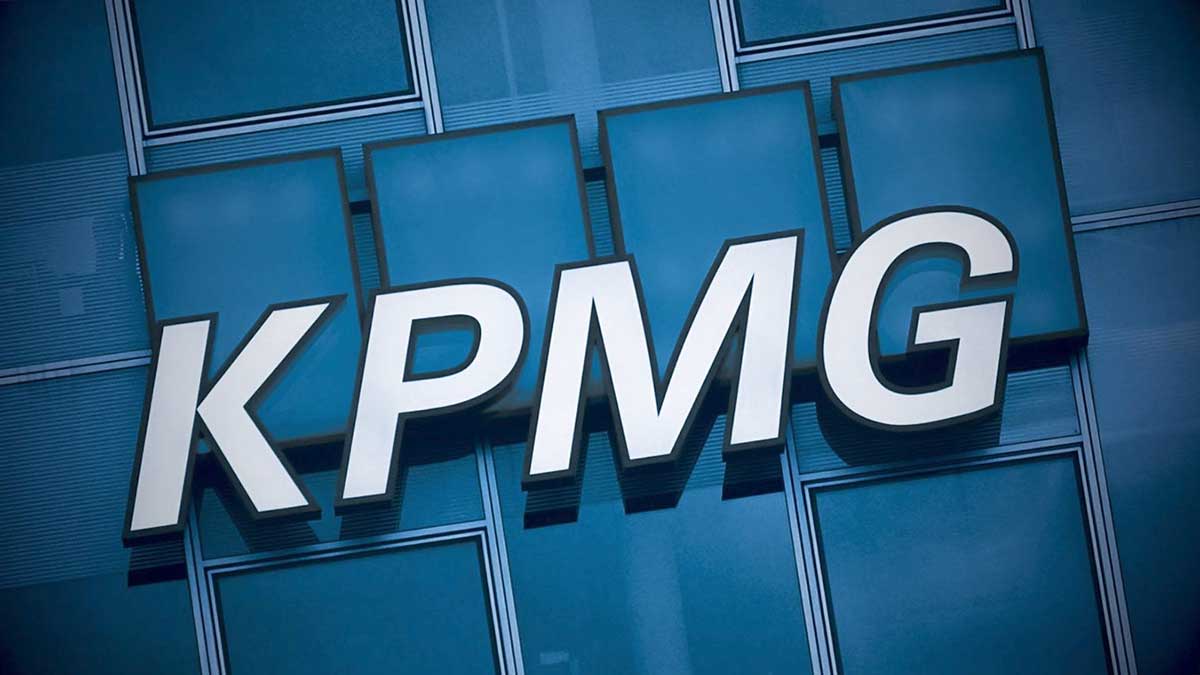 В последние годы репутация KPMG пострадала после серии штрафов за профессиональные нарушения.