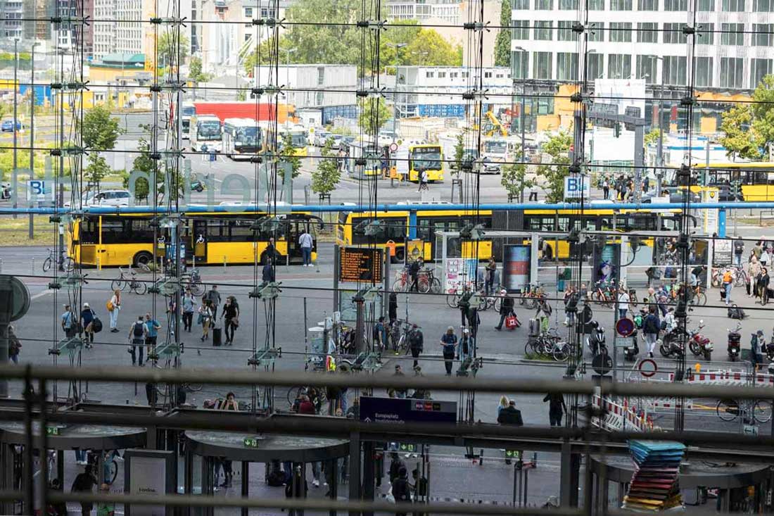 Растущий энергетический кризис в Германии побудил правительство сократить затраты на общественный транспорт.