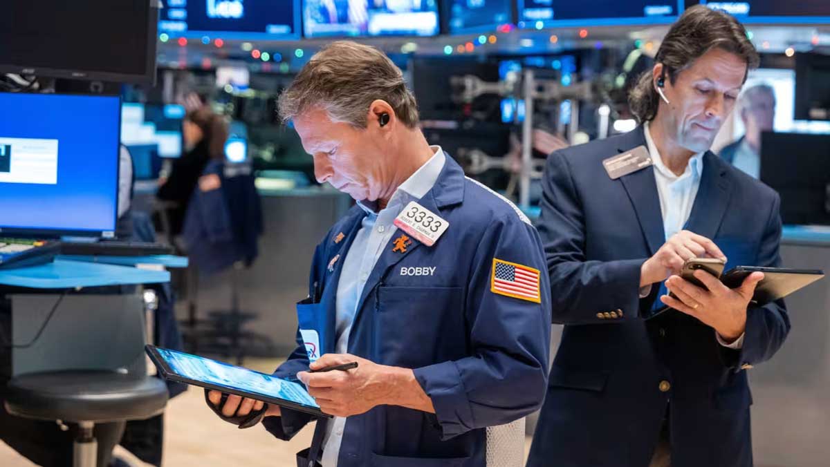 Базовый индекс американских акций S&P 500 акций упал на 0.3% при закрытии последней торговой сессии 2023 года.