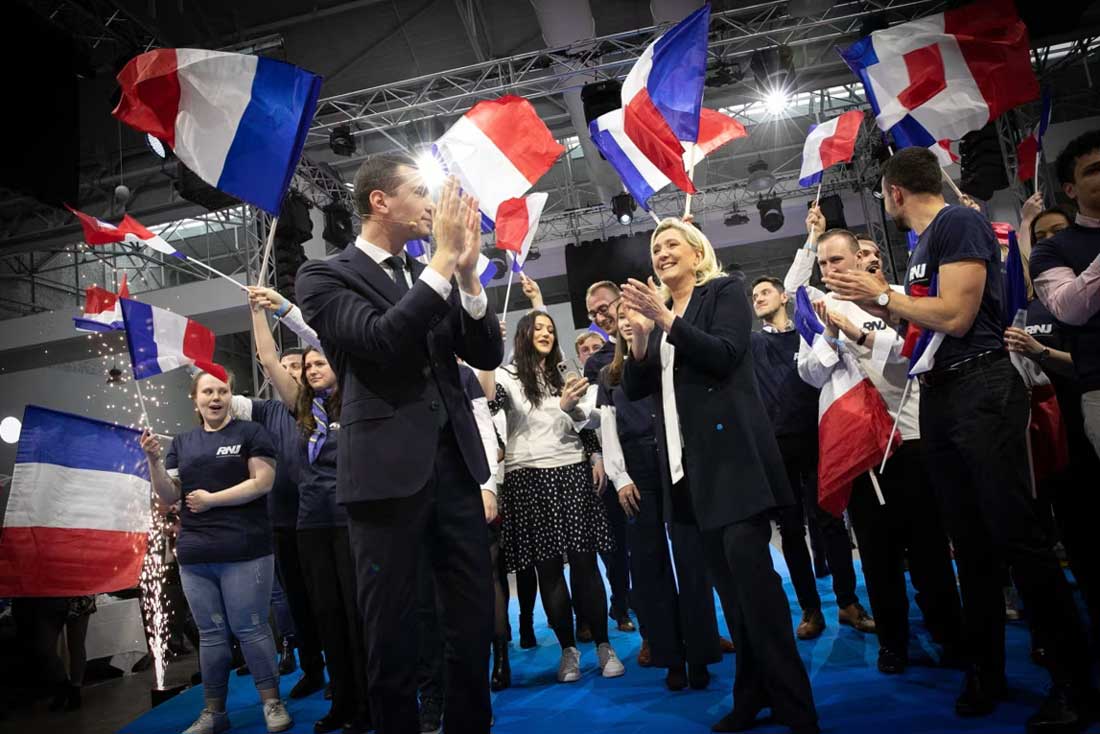 Джордан Барделла и Марин Ле Пен на национальном празднике в Ле-Хавре. Они поднялась на третье и четвертое места на выборах самых популярных политических деятелей во Франции.