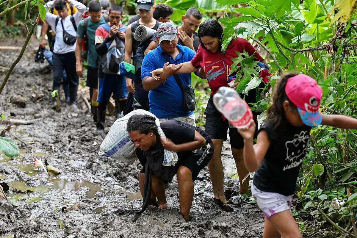 Эквадорцы массово бегут на север. Панама сообщает, что теперь они являются второй по величине группой после венесуэльцев, пересекших Дариен Гэп - опасный тракт в джунглях.