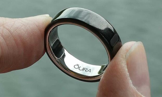 Oura Ring 5 - самое маленькое, незаметное и лучшее смарт-кольцо на рынке.