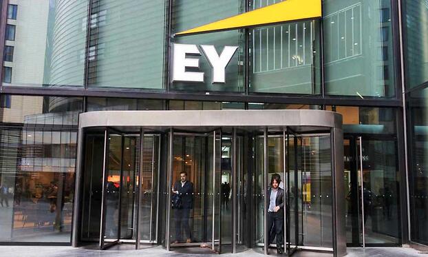 Разделение компании позволит консультационному направлению EY заниматься консультированием аудируемых компаний.