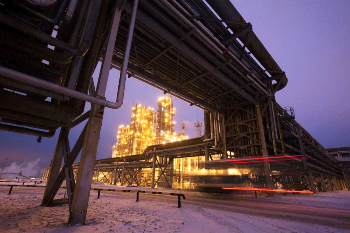 Нефтеперерабатывающий завод в Новгороде компании Лукойл, которая является клиентом KPMG. Российское подразделение KPMG отчиталось о выручке более ₽15 млрд. за 2020 год.