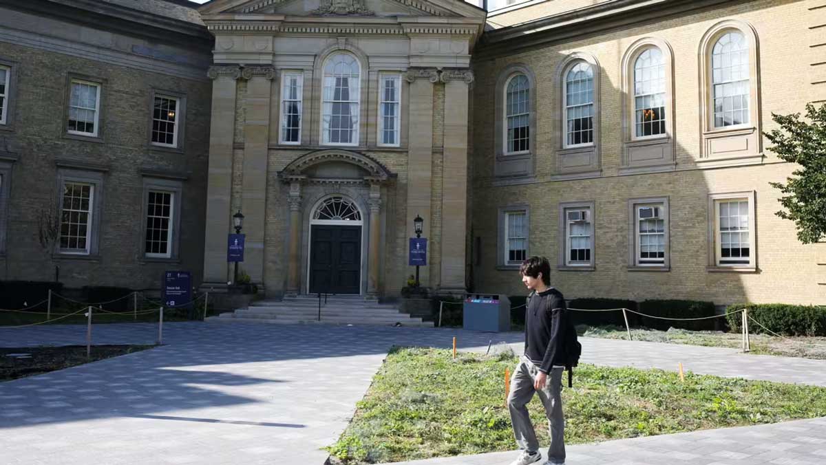 Канада поставила цель по сокращению потока иностранных студентов более чем на треть.