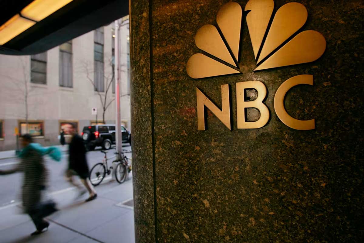 Штаб-квартира NBC в Нью-Йорке. Некоторые в Голливуде считают слияние NBCuniversal и Warner Bros Discovery «лучшим выходом для бизнеса».