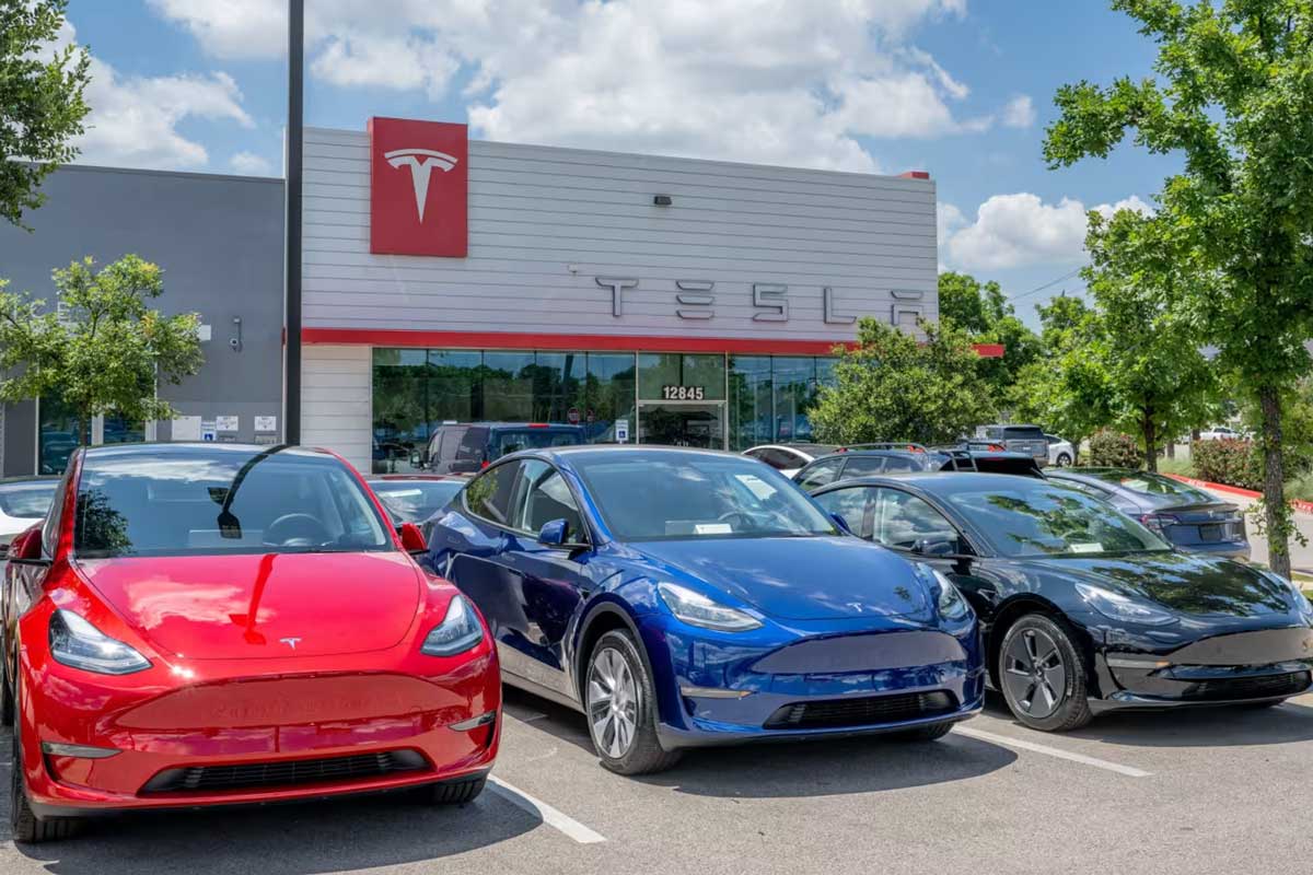 Tesla Model Y в дилерском центре в Остине, штат Техас. Элон Маск предполагает, что Tesla выпустит «более доступные» модели в следующем году или около того.