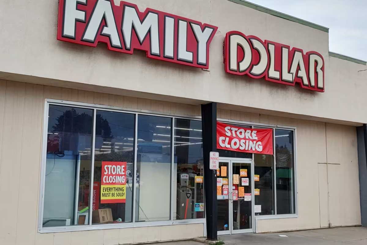 На сети, такие как Dollar General и Dollar Tree, которой также принадлежит сеть Family Dollar, приходилось около 10% от общих продаж товаров в США в этом году. Но для более бедных потребителей эти магазины стали важными источниками продуктов питания и основных товаров.