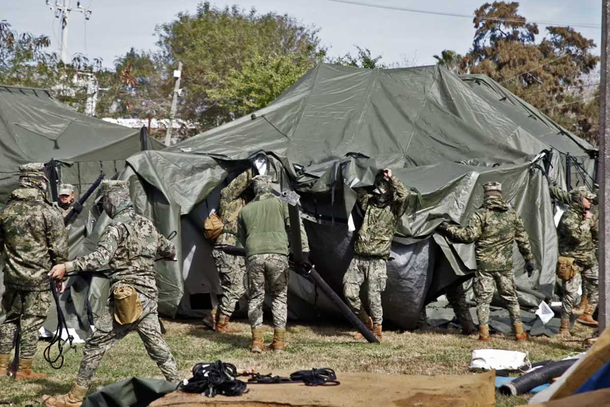 Мексиканские военные строят временные приюты в штате Тамаулипас, в ожидании роста депортации из США. Пентагон заявил, что разместит более 1,000 военнослужащих на границе.