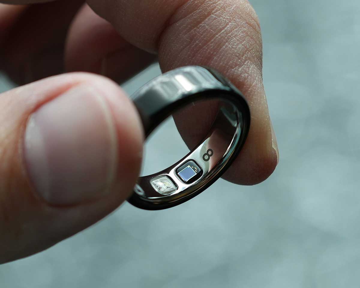Датчики выступают внутрь, но при ношении Ring 5 они не заметны.