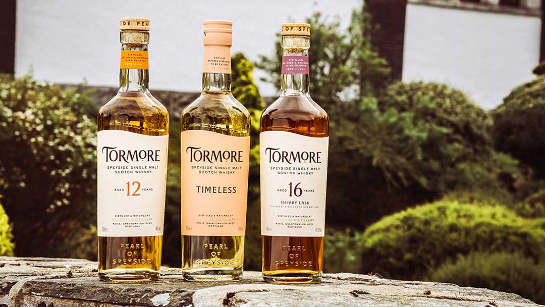 Elixir Distillers разработали дизайн бутылок виски Tormore так, чтобы привлечь представителей обоих полов.
